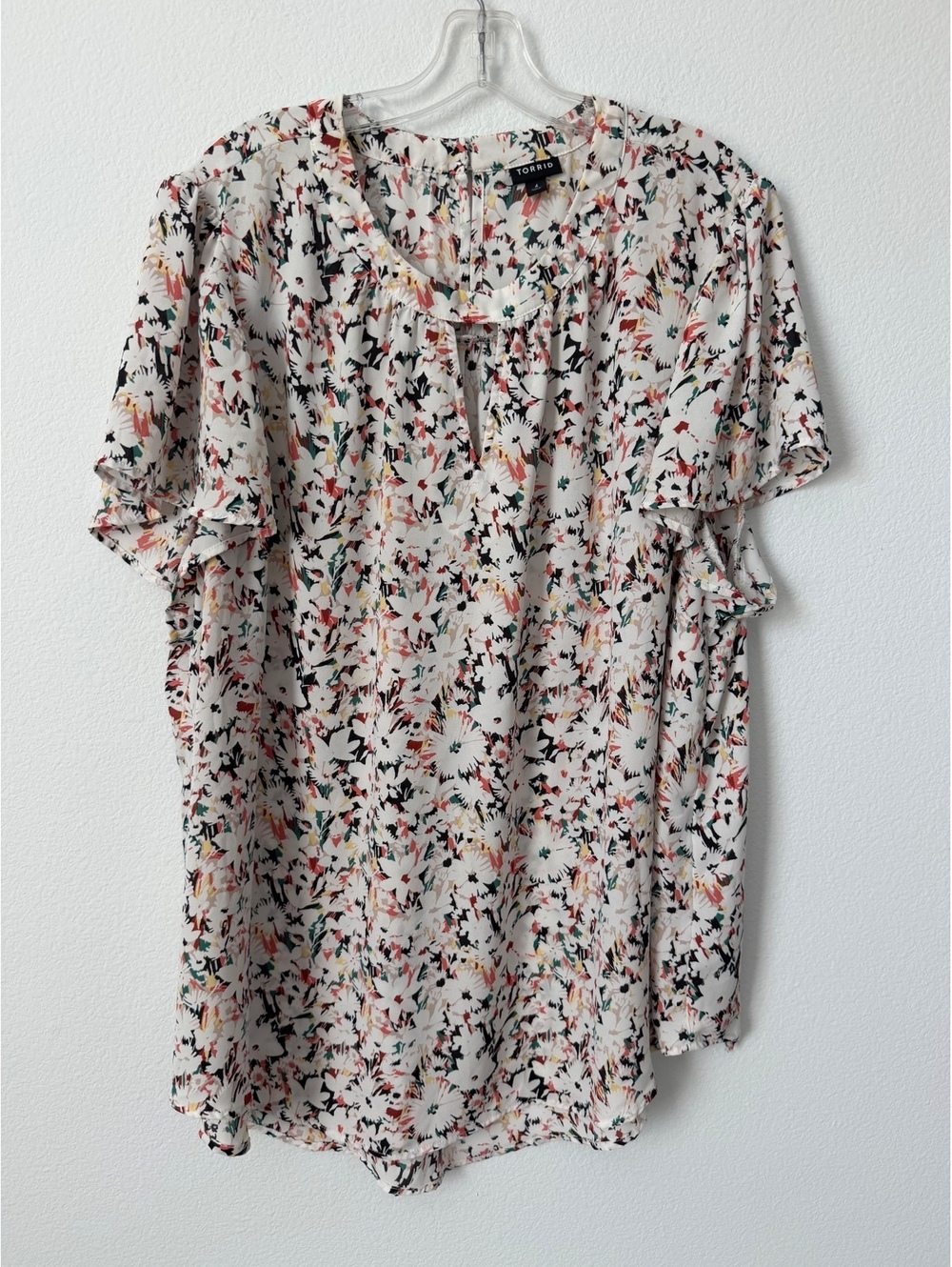 TORRID Short Sleeve Keyhole Round Neck Semi-Sheer Floral Blouse Size 4 (4X)